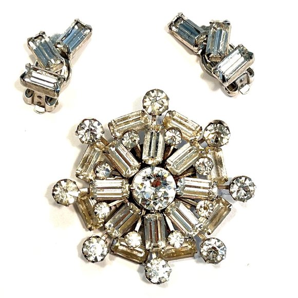Vintage WEISS Emerald Cut Rhinestone Silver Tone Brooch and Clip-on Earrings Set - Picture 1 of 9